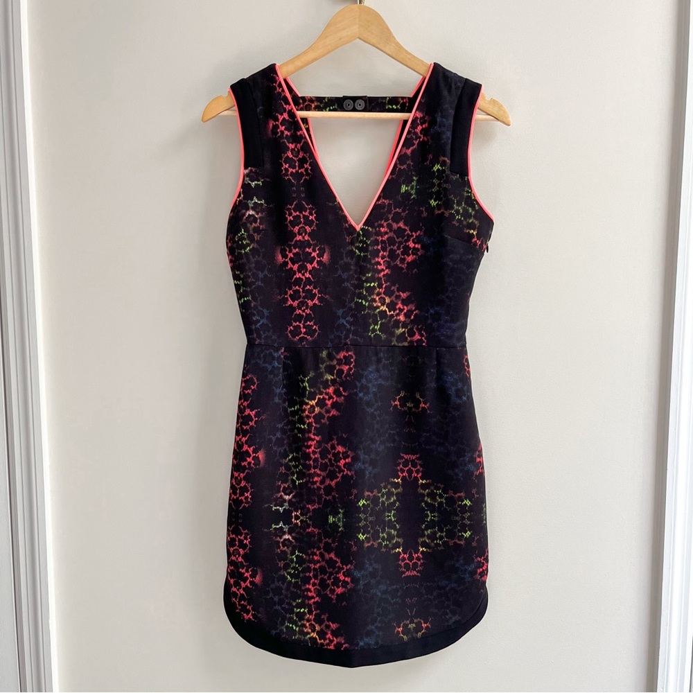 [sandro] rico v neck neon print shift mini dress black hot pink S